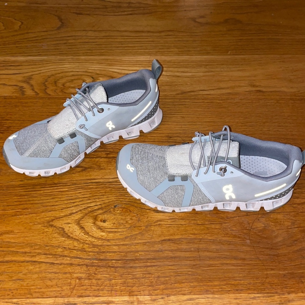 On Cloud gray sneakers